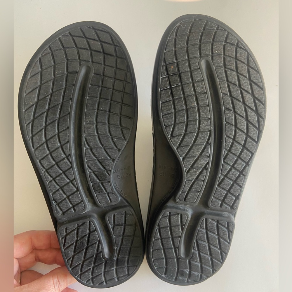OOFOS Leopard Print Recovery Slide Sandals Excellent condition - Picture 6 of 7